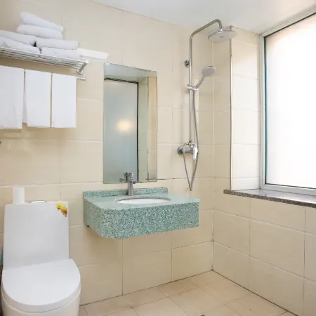 Shuili Business Hotel (Changchun Railway Station Shengli Park)