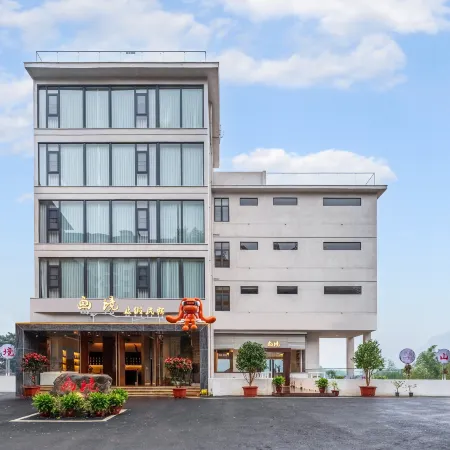 Huajing · Resort Homestay (Mangshan Yao Ethnic Township Branch)