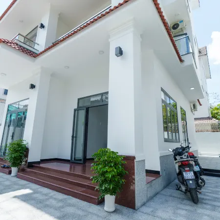 HomyPlus Apartment Отели рядом с достопримечательностью «Курортный отель Binh Quoi 2»