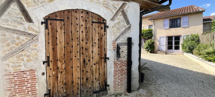 GITE DU ROY D'AMONT Plaine de l'Ain Hotels in Ain