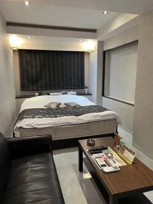 Hotel Trance (Adults Only)