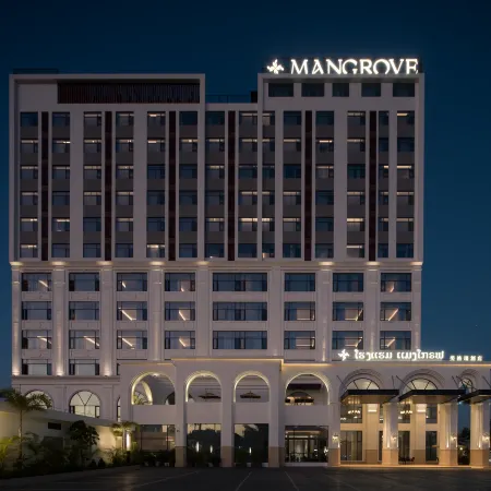 MANGROVE HOTEL Отели рядом с достопримечательностью «Патуксай»