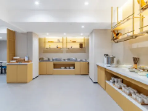 Yuecheng Four Seasons Hotel (Zunyi Zheng'an Government) Hotels in Zheng'an