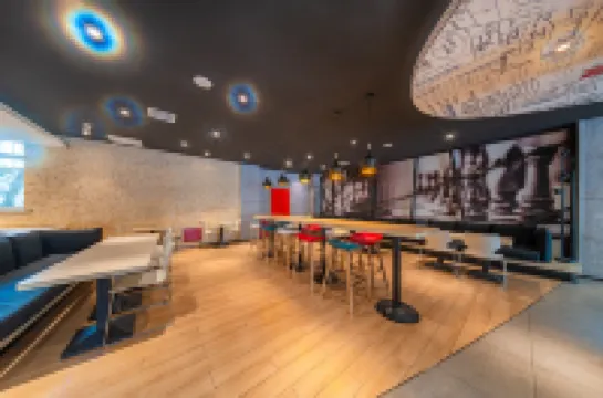 Ibis Hotel (Lanzhou Dongfanghong Plaza Guofang Department)