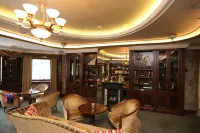 Retro Riverside Wellness Resort - С баром