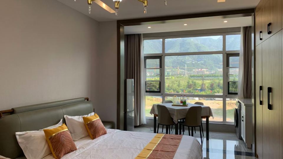 Shanmuju Private Hot Spring Elegant Residence (Taibai Mountain Tourist Area Bus Station)