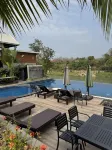 Namkhan Rivora Resort - สระว่ายน้ำแบบอินฟินิตี้