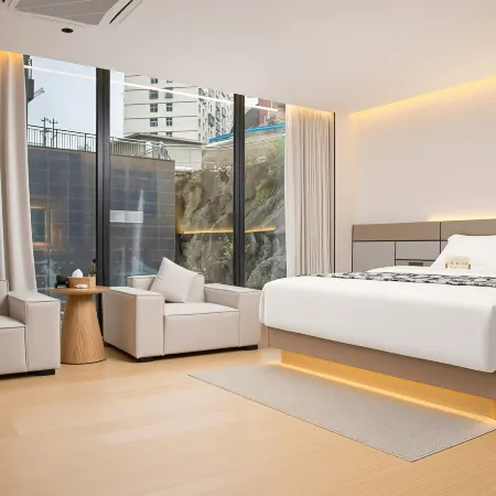 Modern Holiday Inn & Home
