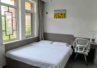 Rosy Mist Courtyard Inn