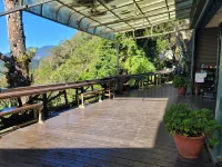 Qingjing Hefengli Lakeside Bistro - ที่มีบาร์