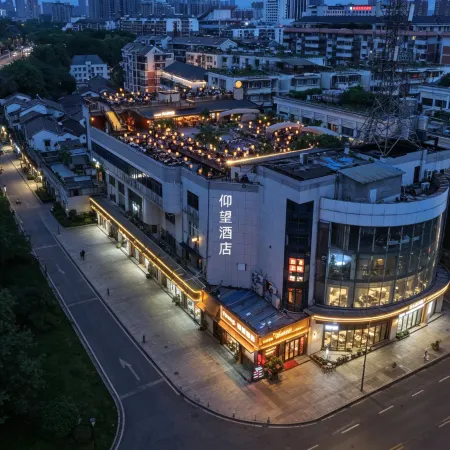 Young Lookingfor Hotel Отели рядом с достопримечательностью «Башня желтого журавля»