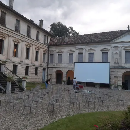 Villa di Modolo – The Dairy Courtyard Отели в г. Беллуно