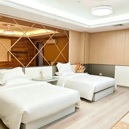 Lezhong Huyu Apartment (Shaoguan The History East Street Fengcai Building)