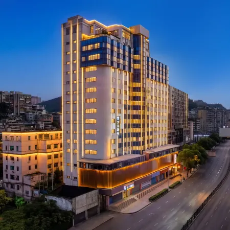 7 Days Inn Guiyang Qianlingshan Park Yan'an West Road Metro & Tourist Distribution Center Отели рядом с достопримечательностью «Парк Киялинг»