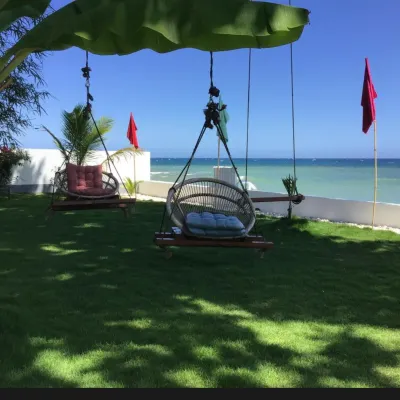 BambooBeachvilla1 AC NewOceanfront POOLsunsetview garden kitchen SATELLITE STARLINK WI-FI Hotels near Canuba Beach