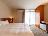 Jiuwu Hotel Hotels near Lotung
