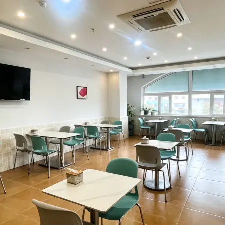 Homeinn Hotel (Hunchun Eurasia Shopping Mall Passenger Station Branch)