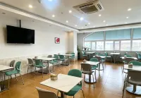 โรงแรมโฮมอินน์ (สาขาสถานีผู้โดยสาร ห้างยูเรเชีย ฮุนชุน) - พร้อมอาหารเช้า