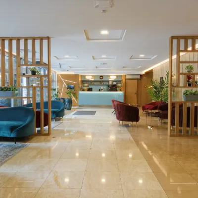 Medos Hotel Отели рядом с достопримечательностью «Железнодорожный вокзал Ньюгати»