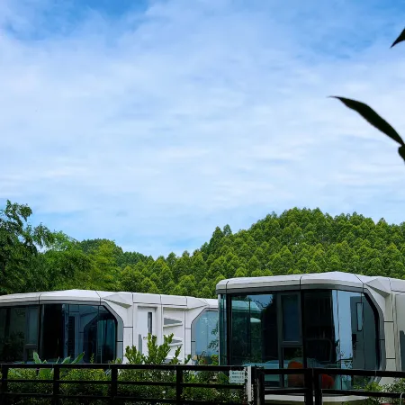 Dongyue Heavenly Lake Cliff Star Cabin Resort