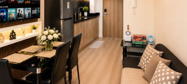 Modern Black 1BR Pool View w/ Netflix | Shore Pasay Near Mall of Asia Отели в г. Пасай