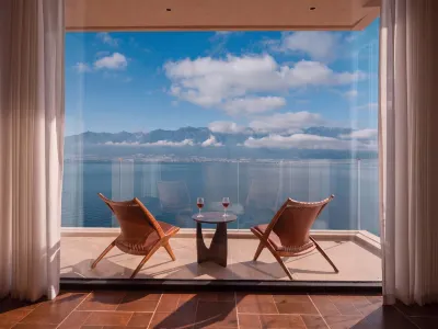 Dali · For You FOR U | Scenic Vacation Homestay (Erhai Lake) Восточная часть живописной местности озера Эрхай: отели