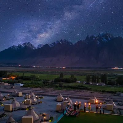 塔什庫爾幹·遇見·託格倫夏牧高笛星空營地 蔥嶺湖旅遊景區附近的飯店