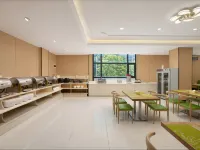 Vienna Hotel (Luoding Luocheng Branch) Hotel berhampiran Luoding Jiangbin Park