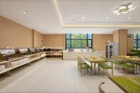 Vienna Hotel (Luoding Luocheng Branch) - parkir