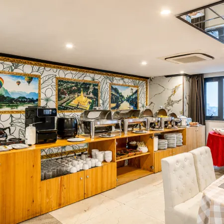 Aaron Hotel