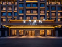 JI Hotel (Changbai G331 National Highway Changbai Port) - parking