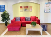 Homeinn Hotel (Qian'an Mingfeng Street) - parkir