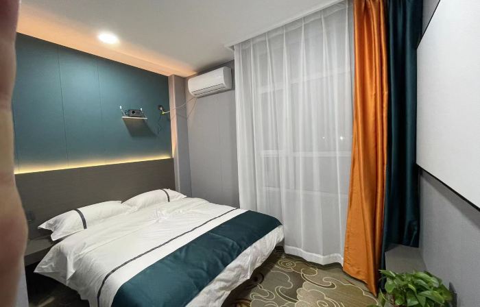 Dehui Binyue Business Hotel