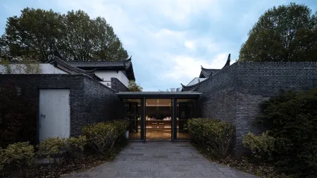 Lijiang Yunxuan Resort Hotel (Shuhe Ancient Town) Отели рядом с достопримечательностью «The Ancient Town of Shuhe»