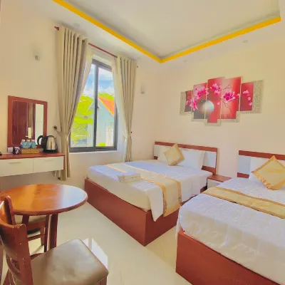 Phuc Con Son Hotel Hotels near Van Son Pagoda
