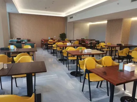 Qiandao Lake Garden Hotel (Yintai Plaza Branch) Отели рядом с достопримечательностью «Xiushui Street»