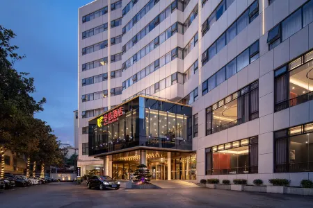 Changsha Huaxin Hotel (Wuyi Square Train Station Subway Station Branch) Отели рядом с достопримечательностью «Nvzi University Library»