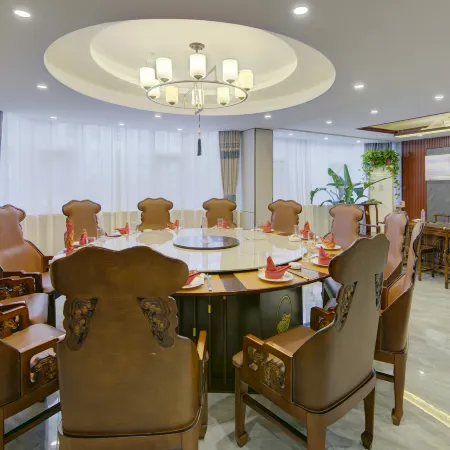 Hengsheng Zhonghui Hotel (Fugou Yifeng City Plaza)