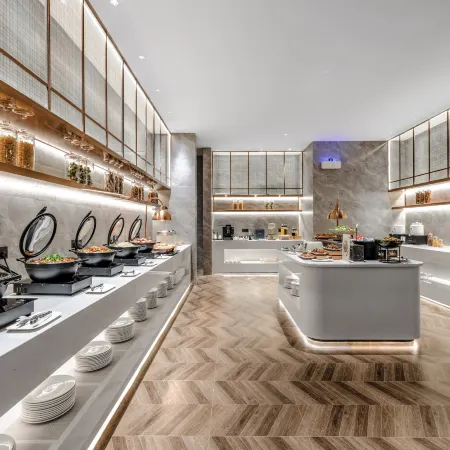 Homeinn Plus Hotel (Shanghai Lujiazui Mall Road Subway Station) Отели рядом с достопримечательностью «Башня Цзинь Мао»