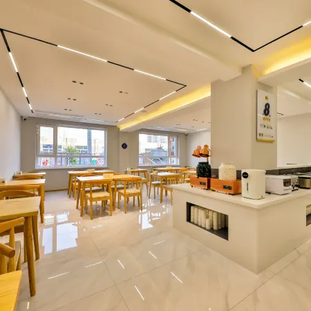 Super 8 Collection Hotel (Beizhen Keyunzhan Lüshan)