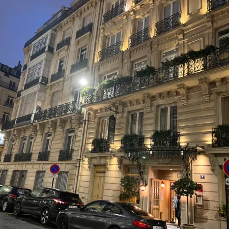 Champs Elysees Charming (2 Bedrooms and 1 Living Room)