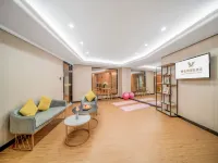 Vienna International Hotel (Shenzhen Dameisha Metro Station Store) - Beach resorts