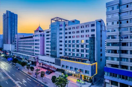 Rezen Hotel (Lanzhou Eastern Market Provincial Meteorological Bureau Subway Station) Отели рядом с достопримечательностью «Changqing School of Lanzhou University of Finance and Economics Student Union»