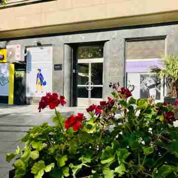 LIRRA LUXE Hotel Exterior