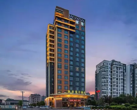 โรงแรมฮอลิเดย์ อินน์ หรงถิง ลั่วผิง โรงแรมในลั่วผิง