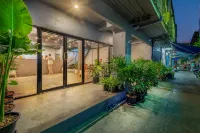 Ti Thong Hostel
