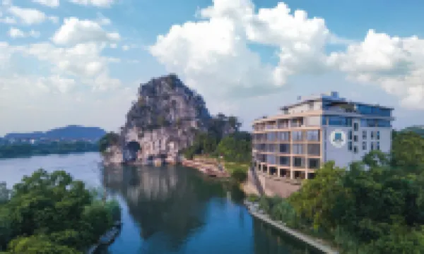 Li River Landscape · Riverside Courtyard Hotel( Elephant Trunk Hill and Two Rivers & Four Lakes) Hotel berhampiran Guilin Medical University College of Pharmacy