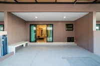 Pattaya town house three bedroom pool villa 【8 minutes drive to floating market + swimming pool】