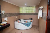 Tiffany Diamond Hotels Ltd - Indira Gandhi Street - Bathtub