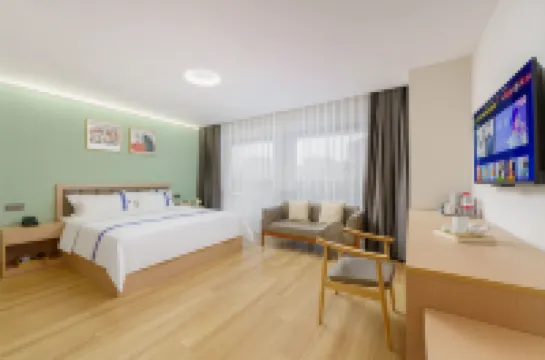 Tuyue Hotel (Dalian North Railway Station)